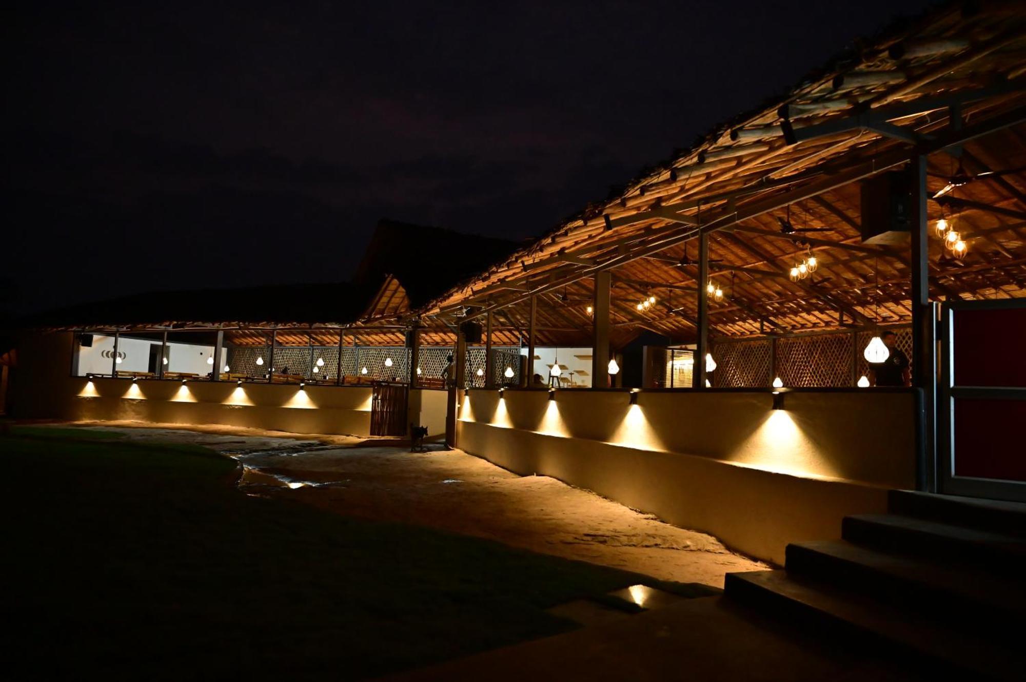 Hotel The Hampi Cafe Exterior foto