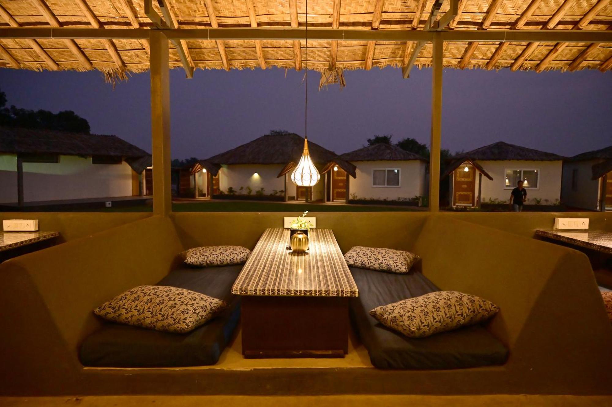 Hotel The Hampi Cafe Exterior foto